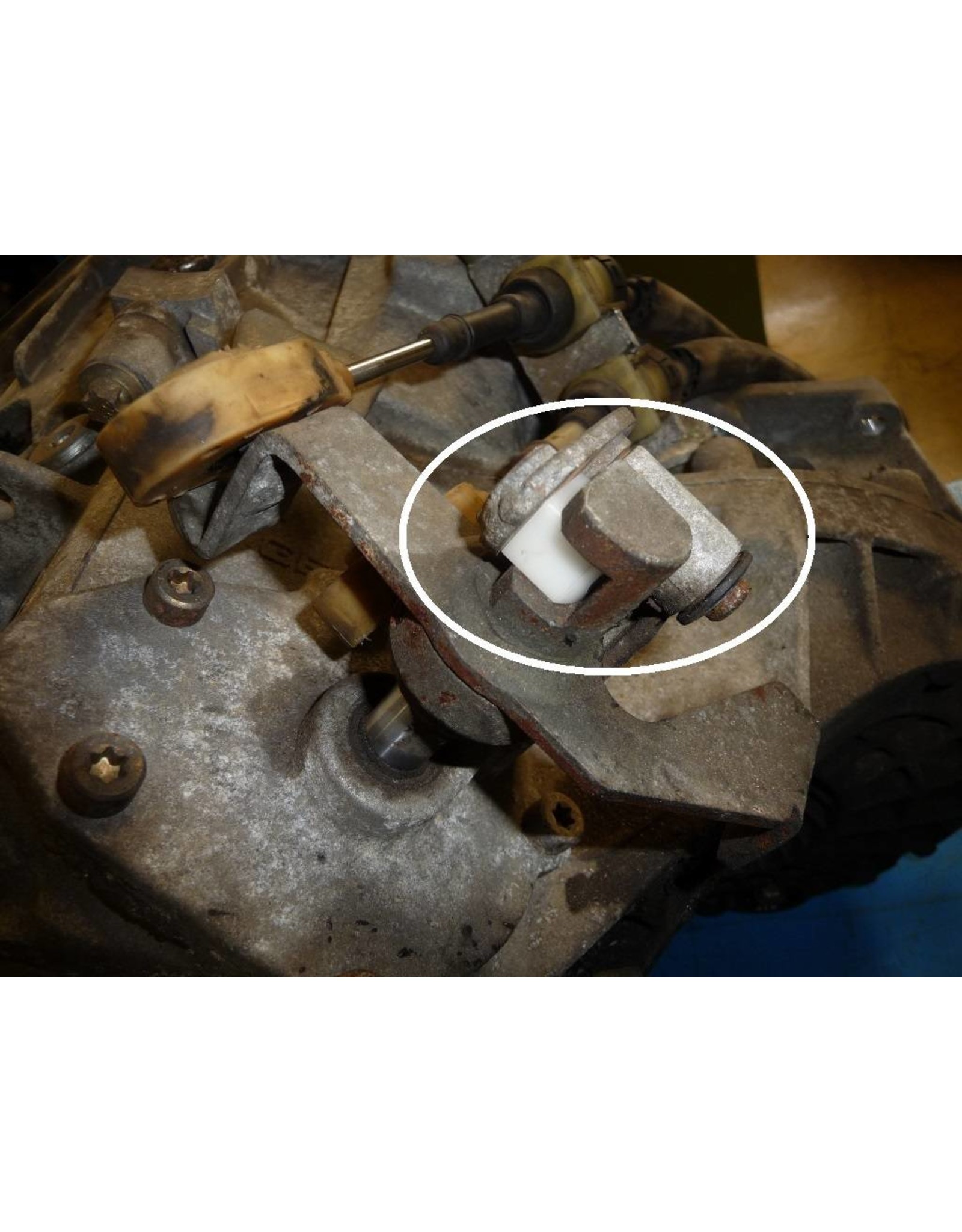 f23-nylon-shift-bushing-to-remove-slobby-gear-leav5 4H-Tech Schaltbuchse
